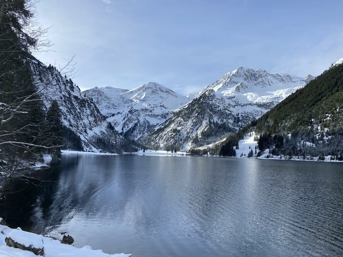 Hiker ascending steep trail from Vilsalpsee to Traualpsee with alpine panorama